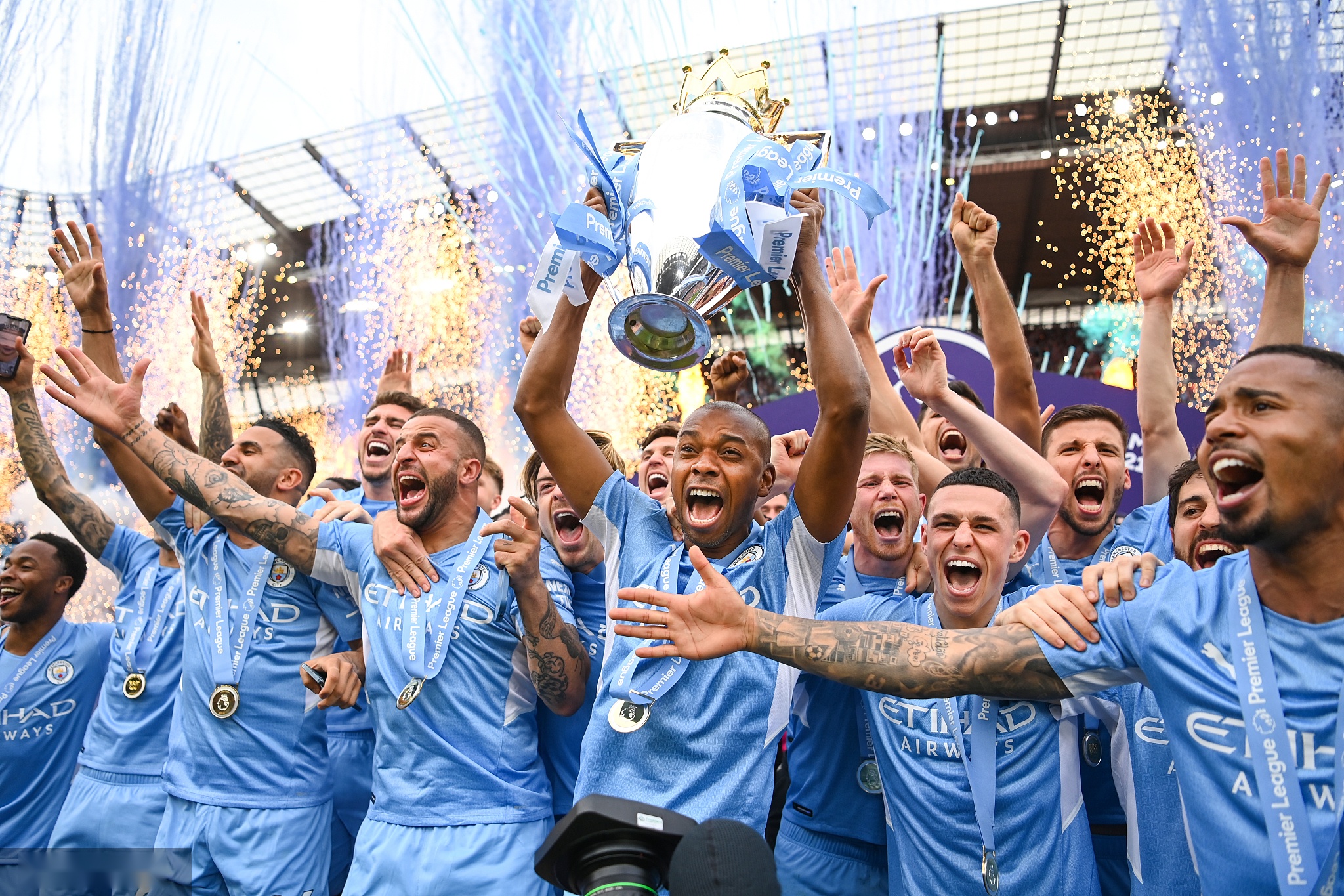 巴萨被判罚点球时，费兰打趣尼科：你来罚吧